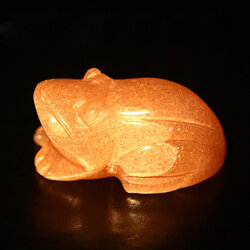 ซันสโตนแกะสลักเป็นรูปกบ 11.60 กะรัต