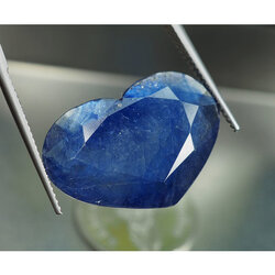 พลอยไพลิน (Sapphire) 17.65 กะรัตเจียร 2 ด้าน