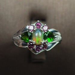 แหวนพลอยโอปอลโรโดไรท์และกรีนโครม