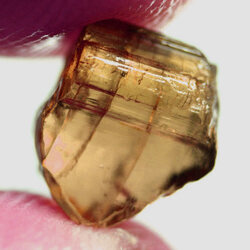 พลอยดิบก้อนทัวร์มาลีนสีเขียว 2.45 กะรัต