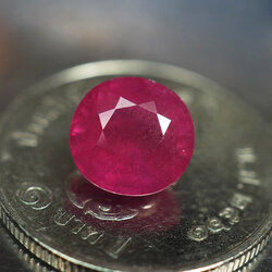 พลอยทับทิม (Ruby) 2.90 กะรัตสีแดงชมพูกึ่งทึบ