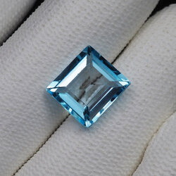 พลอยโทแพซสีฟ้า (Sky Blue Topaz) 7.45 กะรัต VVS