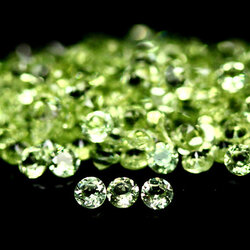 พลอยเพอริดอท (Peridot) 5.31 กะรัต 210 ชิ้น 1.8 มิล