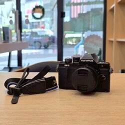 Olympus OM-D E-M10 Mark II + Panasonic lumix Leica DG Summilux 15mm f/1.7 ASPH
