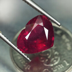 พลอยทับทิม (Ruby) 4.70 กะรัตสีแดงเข้ม