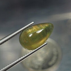 แซฟไฟร์สีเขียว (Sapphire ) 6.75 กะรัต