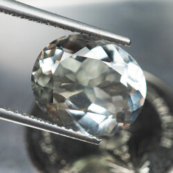 แอเมทิสต์สีเขียวอ่อนถึงขาว 4.15 กะรัตไฟสวยมาก AAA