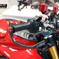 การ์ดแฮนด์ คาร์บอน CNCracing สำหรับ Panigale 899 1199 พร้อมตุ้มปลายแฮนด์สี และ อแดปเตอร์