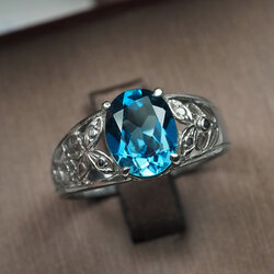 แหวนพลอยน้ำเงินลอนดอนโทปาส 2.15 กะรัต