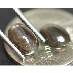 สคาโพไลท์ 2.50 กะรัต 2 ชิ้นสีน้ำตาลเทา