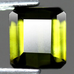 พลอยทัวร์มาลีนสีเขียว (GreenTourmaline) 1.80 กะรัต