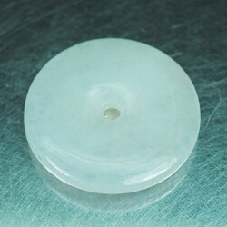 เหรียญหยกพม่าสีขาว 15.45 กะรัตใสสวย