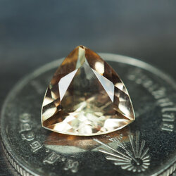 โทแพซสีแชมเปญ 2.35 กะรัต AAA