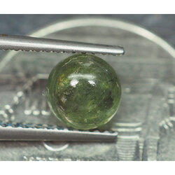 แซฟไฟร์สีเขียว (Sapphire) 1.45 กะรัต