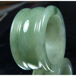 แหวนหยกพม่าสีเขียว 43.10 กะรัตไซด์ 61