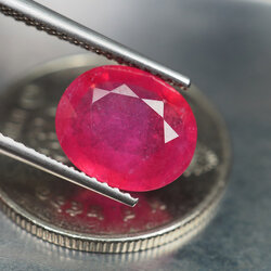 พลอยทับทิม (Ruby) 3.30 กะรัตสีแดง