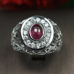 แหวนพลอยแท้ทับทิม 1.05 กะรัตล้อมซัฟไฟร์ขาว