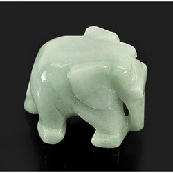 หยกสีขาวเขียวแกะสลักเป็นรูปช้าง 67.45 กะรัต