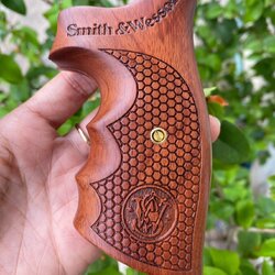 ด้ามไม้ปืนลูกโม่ Smith&Wesson K สแควบัท
