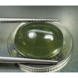 แซฟไฟร์สีเขียว (Sapphire ) 13.15 กะรัต