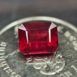 พลอยทับทิม (Ruby) 1.99 กะรัตสีแดงเข้ม