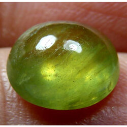 แซฟไฟร์ (Sapphire) 4 กะรัตเขียวอมเหลืองสวย