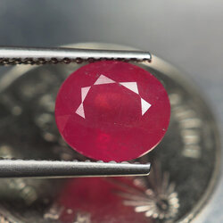 พลอยทับทิม (Ruby) 2.75 กะรัตสีแดงกึ่งทึบ