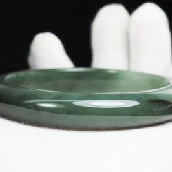 กำไลหยกพม่าแท้เขียว 242.50 กะรัต