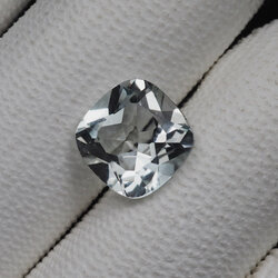 พลอยโทแพซสีขาว (White Topaz) 5.05 กะรัต