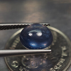 พลอยไพลินหลังเบี้ย (Sapphire) 4.04 กะรัต