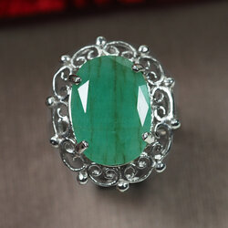 แหวนพลอยแท้มรกต 5.85 กะรัตเสริมความรัก