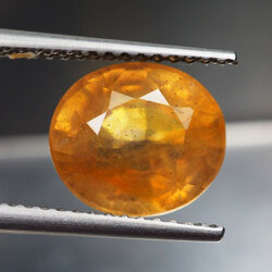 บุษราคัมอัฟริกาสีเหลืองอมส้ม 4.85 กะรัต