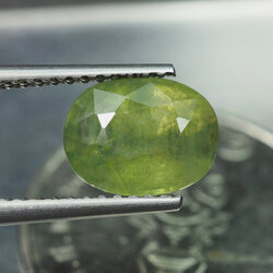 แซฟไฟร์สีเขียว (Sapphire ) 2.55 กะรัต