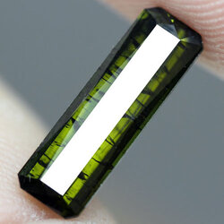 พลอยทัวร์มาลีนสีเขียว 2.75 กะรัต