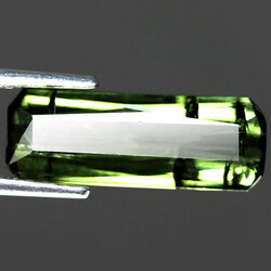 พลอยทัวร์มาลีนสีเขียว (GreenTourmaline) 2.75 กะรัต