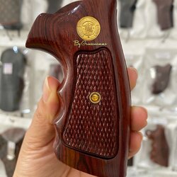 ด้ามไม้ลูกโม่ Smith&Wesson โครงJ สแควบัท