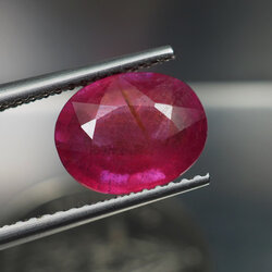 พลอยทับทิม (Ruby) 3.05 กะรัตสีชมพูแดง