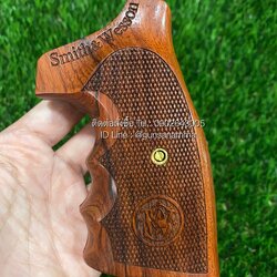รหัส 013 ด้ามไม้ลูกโม่ Smith&Wesson โครงK/L/N สแควบัท