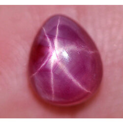 พลอยทับทิมสตาร์ (Ruby Stars) 1.65 กะรัต 6 ขา