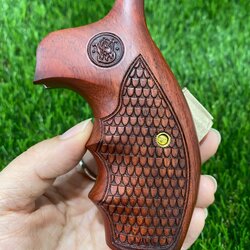 ด้ามไม้ลายเกล็ด Smith&Wesson โครง K ราวบัท
