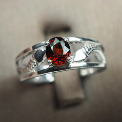 แหวนพลอยสเปคซาร์ไทร์โกเมนสีแดงสวยมาก