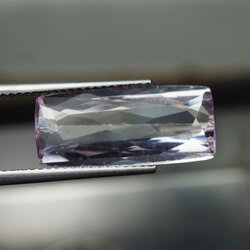 คุนไซต์สีชมพู (Kunzite) 7.50 กะรัต