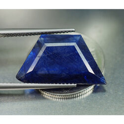 พลอยไพลิน (Sapphire) 9.10 กะรัตเจียร 2 ด้าน