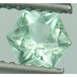 พลอยมรกตดิบ (Emerald) 0.47 กะรัตสวยมาก No oil