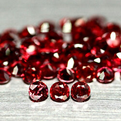 พลอยโกเมนแดง (Garnet) 4.77 กะรัต 48 ชิ้น 2.6 มิล