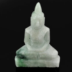 หยกแท้สีเขียวปนขาวแกะสลักเป็นพระพุทธรูป 32.30 กะรัต