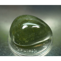 แซฟไฟร์สีเขียว (Sapphire ) 27.85 กะรัต