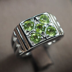 ่แหวนพลอยเพอริดอทสีเขียวสวย 3.5 มม.