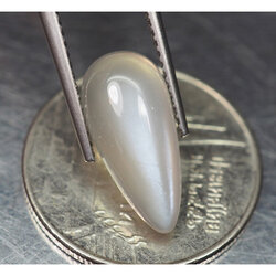 มูนสโตนหรือมุกดาหาร 2.95 กะรัตสีขาว