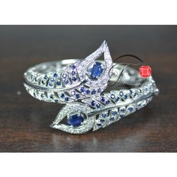 กำไลไพลินอัฟริกาล้อมเพชรลายใบไม้